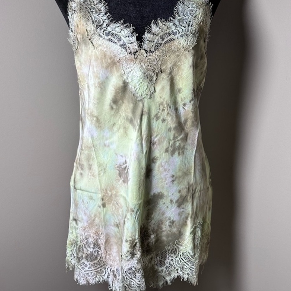 Gold Hawk NWT Silk with Lace Trim Green Tie-Dye Camisole Sz Medium